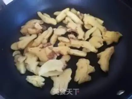 Make Pig-legged ginger an egg step 1