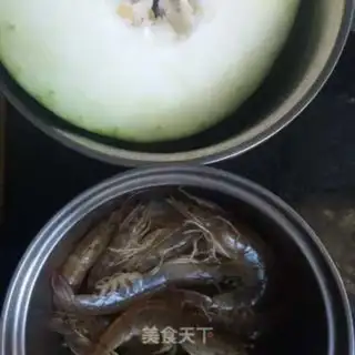 Make Shrimp melon soup step 0