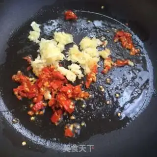 Make Scratches of pepper and garlic step 2