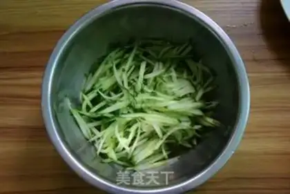 Make Cucumber squid step 1