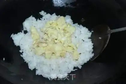 Make Soy sauce, fried rice step 4