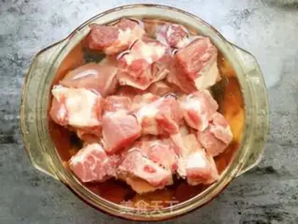 Make Sour chili roast ribs step 1