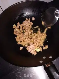 Make Ham sausage fried peas step 2