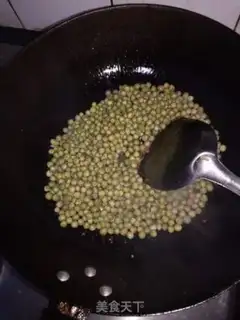 Make Ham sausage fried peas step 3