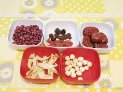 Make "Red dates, red bean lotion soup." step 0