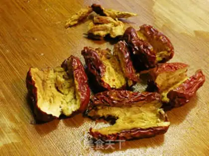 Make "Red dates, red bean lotion soup." step 1