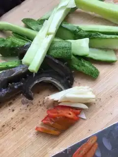 Make Leafseed oil cucumbers step 1