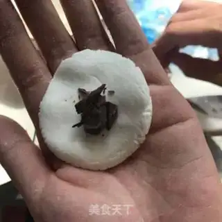 Make A chocolate ball of rice cheese step 3