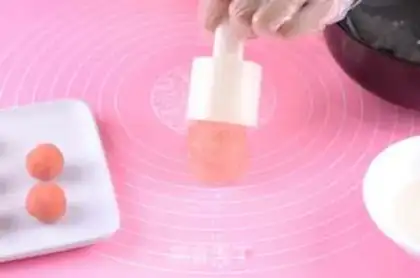 Make Crystal Rose Mooncake step 13