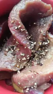 Make Black pepper steak step 1