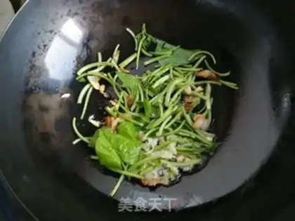 Make Garlic potato leaves step 4