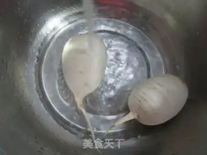 Make Duck-leg radish soup step 1