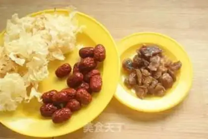Make The silver spoon of the red date step 0