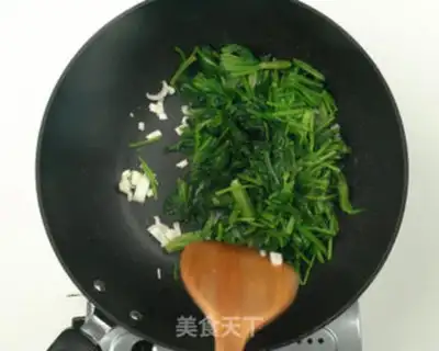 Make Spinach fried eggs step 5