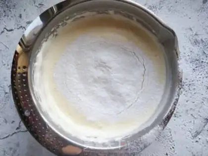 Make Simulating ice cream cupcakes step 3