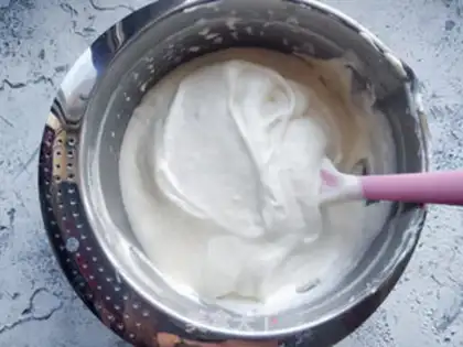 Make Simulating ice cream cupcakes step 4