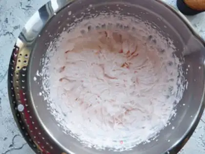 Make Simulating ice cream cupcakes step 8