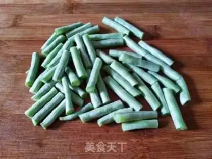 Make The green pepper, the white beans step 1