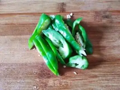 Make The green pepper, the white beans step 5