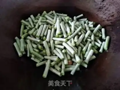 Make The green pepper, the white beans step 8