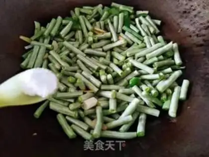 Make The green pepper, the white beans step 9