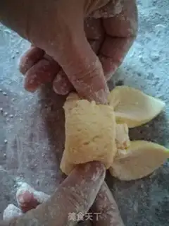 Make Yellow bird step 8