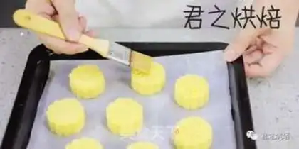 Make Milk moon cake step 15