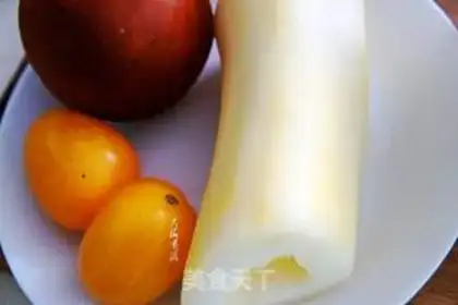 Make Old cucumber tomato soup step 0
