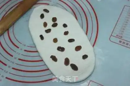 Make raisin rolls step 4