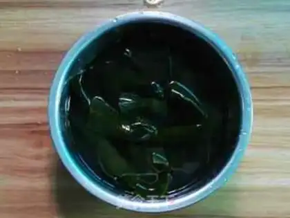 Make Apple Sea Ribbon soup step 1