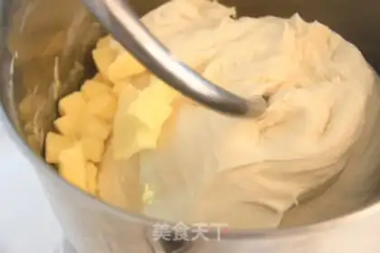 Make Japanese salt rolls step 2