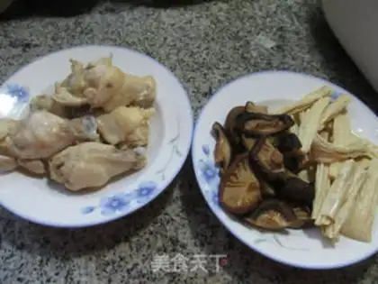 Make Frozen mushrooms and chicken wings step 0
