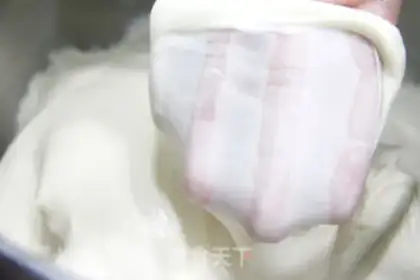 Make Japanese salt rolls step 4