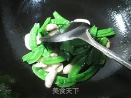 Make Mushroom fried Dutch beans step 3