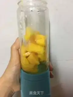 Make Fresh honey mango juice step 1