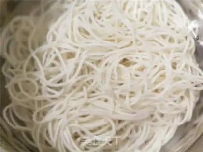 Make The eels are cold noodles step 4