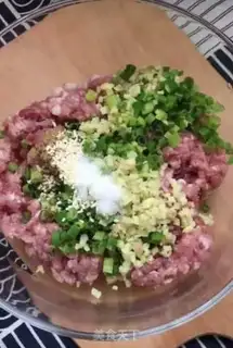 Make Steam carrot meatballs step 1