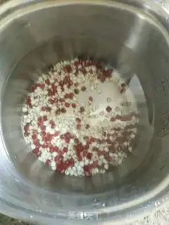 Make Red bean lily rice soup step 2
