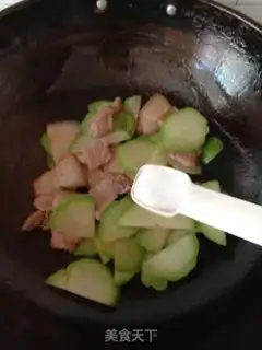 Make Five flowers and a handmeat step 4