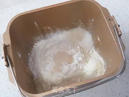 Make Flamingo coconut heart bread step 3