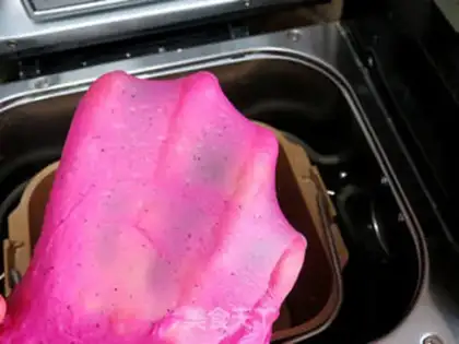 Make Flamingo coconut heart bread step 5