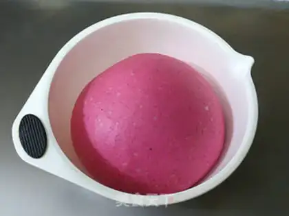 Make Flamingo coconut heart bread step 7