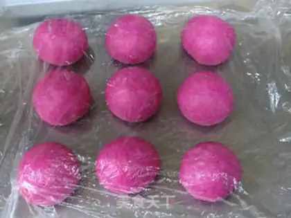 Make Flamingo coconut heart bread step 9