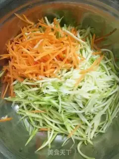 Make Spicy carrot eggcake step 0