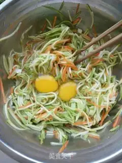 Make Spicy carrot eggcake step 1