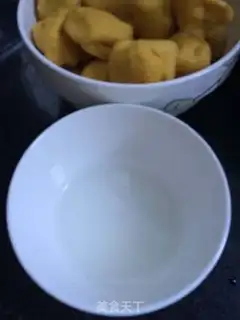 Make Tomato sauce, tofu step 1