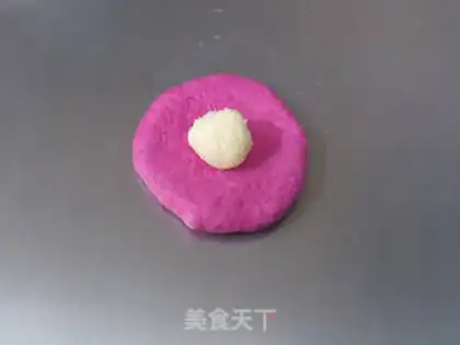 Make Flamingo coconut heart bread step 12