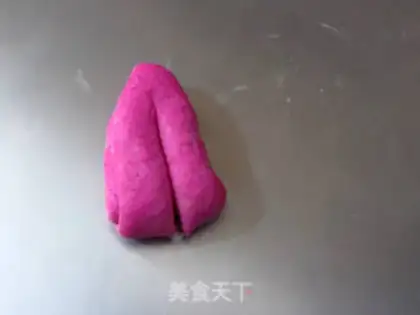 Make Flamingo coconut heart bread step 17