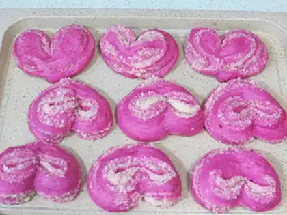 Make Flamingo coconut heart bread step 21