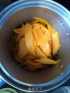 Make Honey mango juice step 1